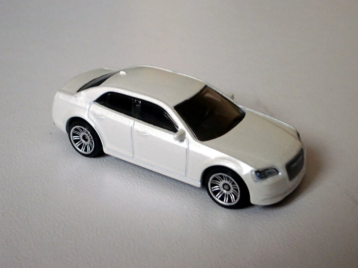 Hot Wheels 15 Chrysler 300
