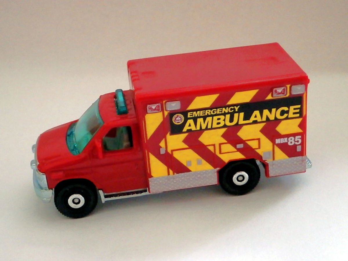 Hot Wheels Ford E-350 Ambulance