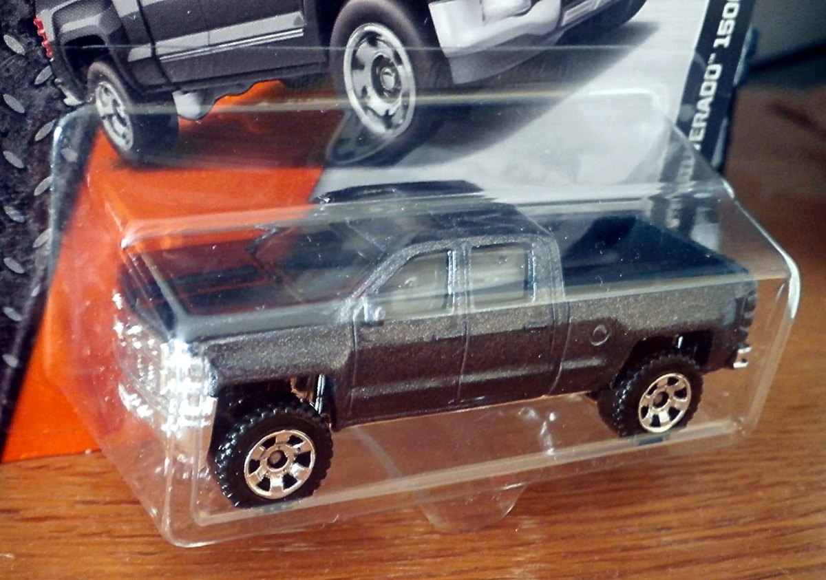 Hot Wheels 2014 Chevy Silverado(Re-color)