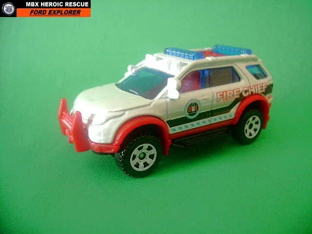 2013 Ford Explorer Red: Image 2