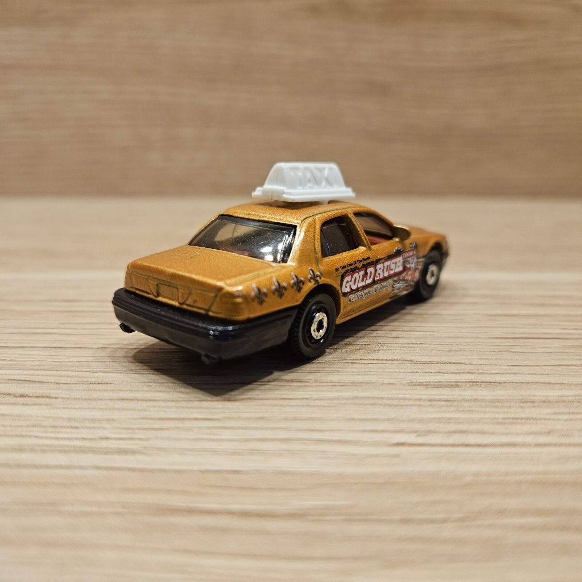 2011 Ford Crown Victoria Taxi Gold: Image 4