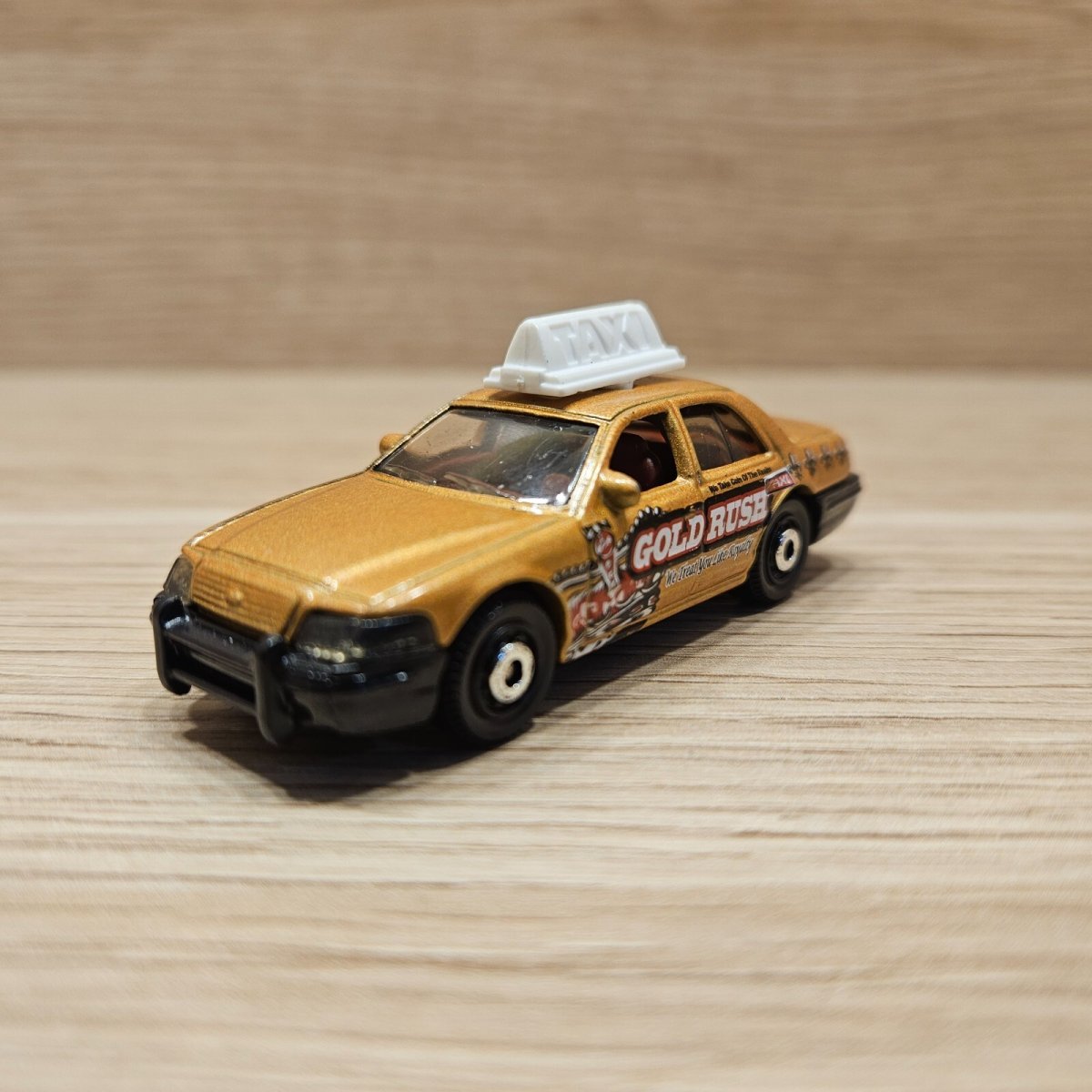 2011 Ford Crown Victoria Taxi Gold: Image 2