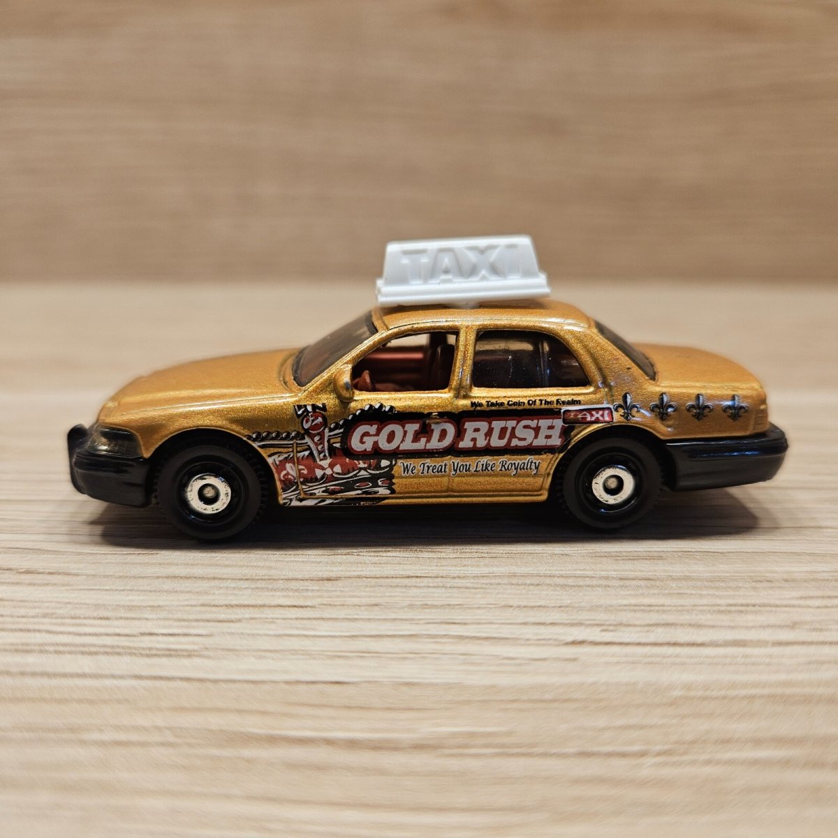 2011 Ford Crown Victoria Taxi Gold: Image 7