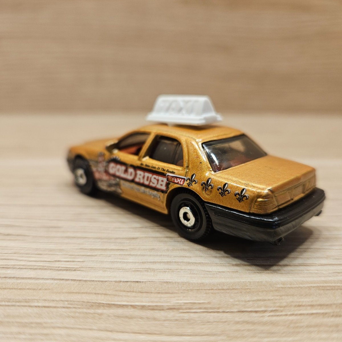 2011 Ford Crown Victoria Taxi Gold: Image 6
