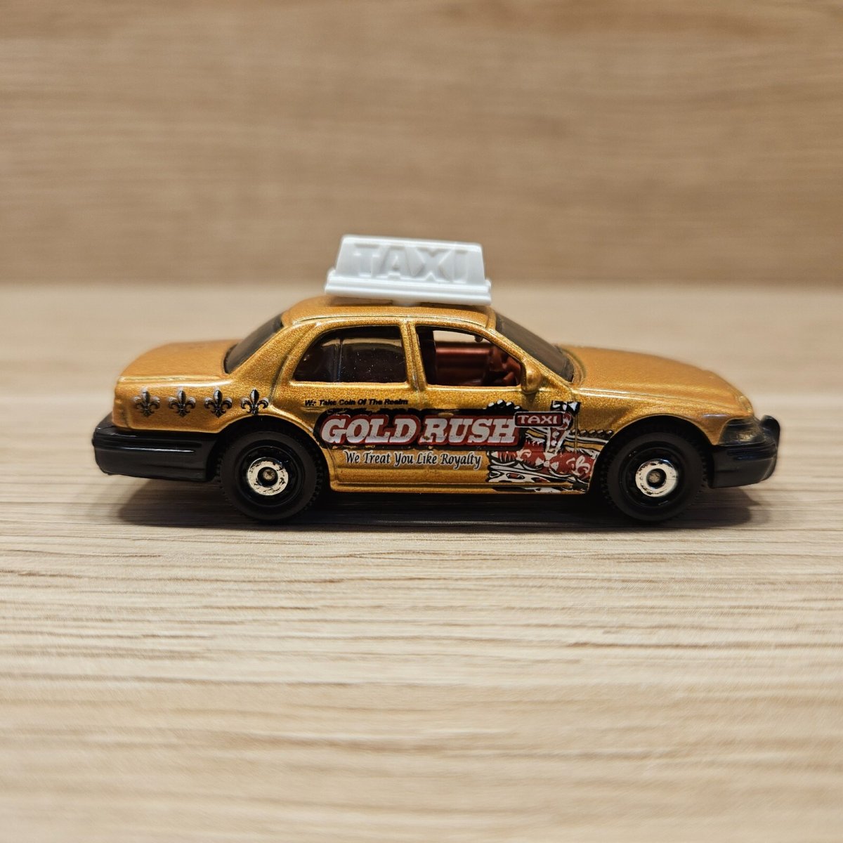 2011 Ford Crown Victoria Taxi Gold: Image 3