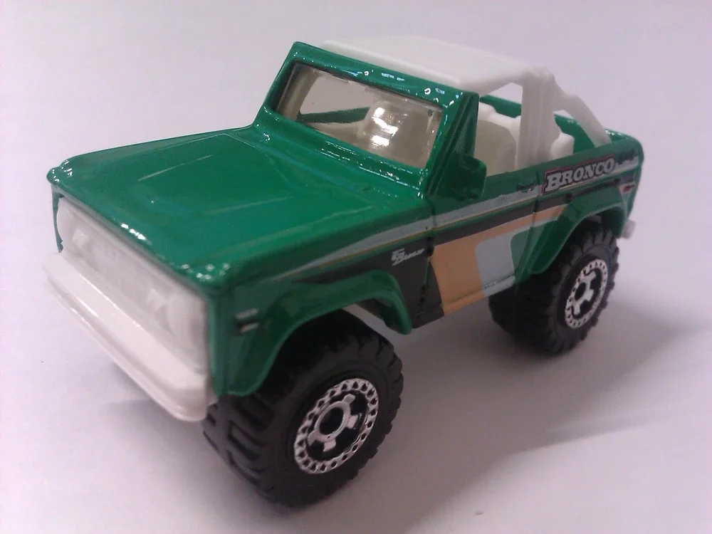 2011 Ford Bronco 4x4 - 1972 Green: Image 2