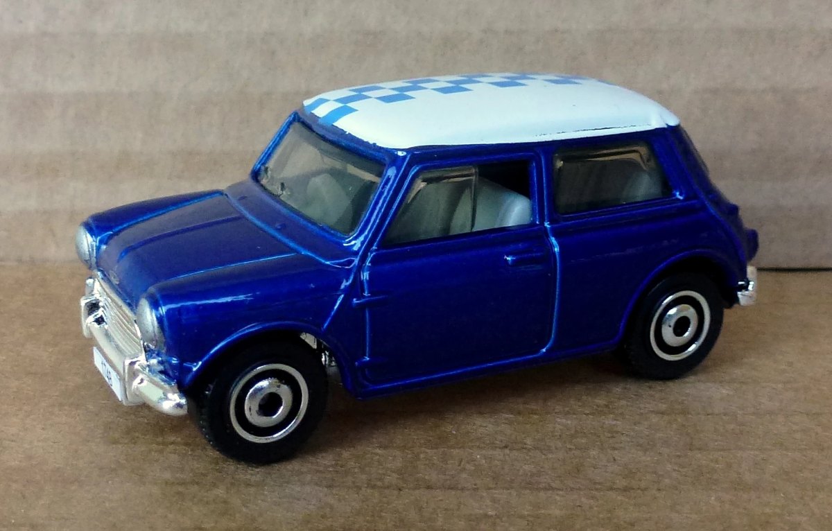 Hot Wheels 64 Austin Mini Cooper S(Recolor)