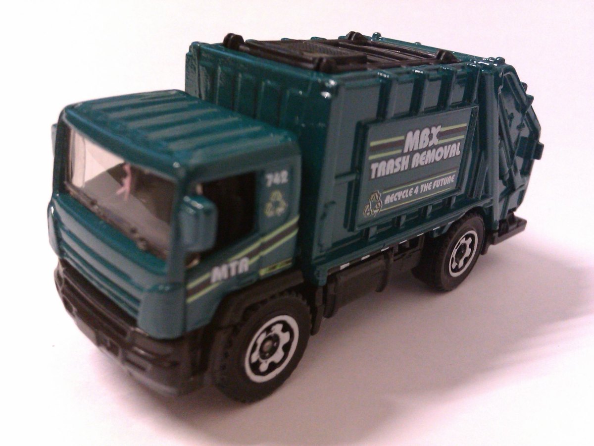 Hot Wheels 08 Garbage Truck(Recolor)