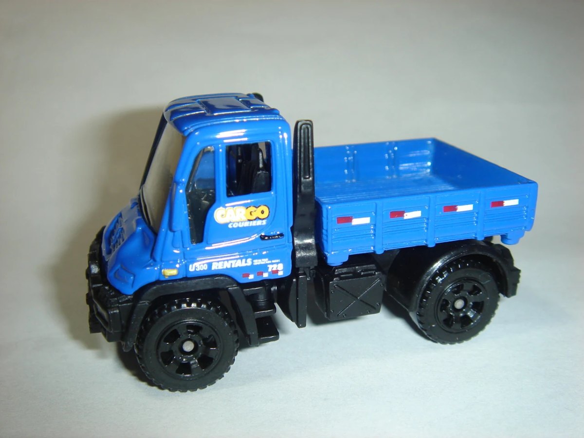 Hot Wheels Mercedes-Benz Unimog U300