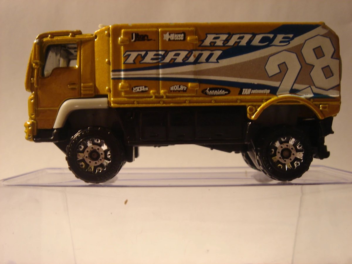 Hot Wheels Desert Thunder V16