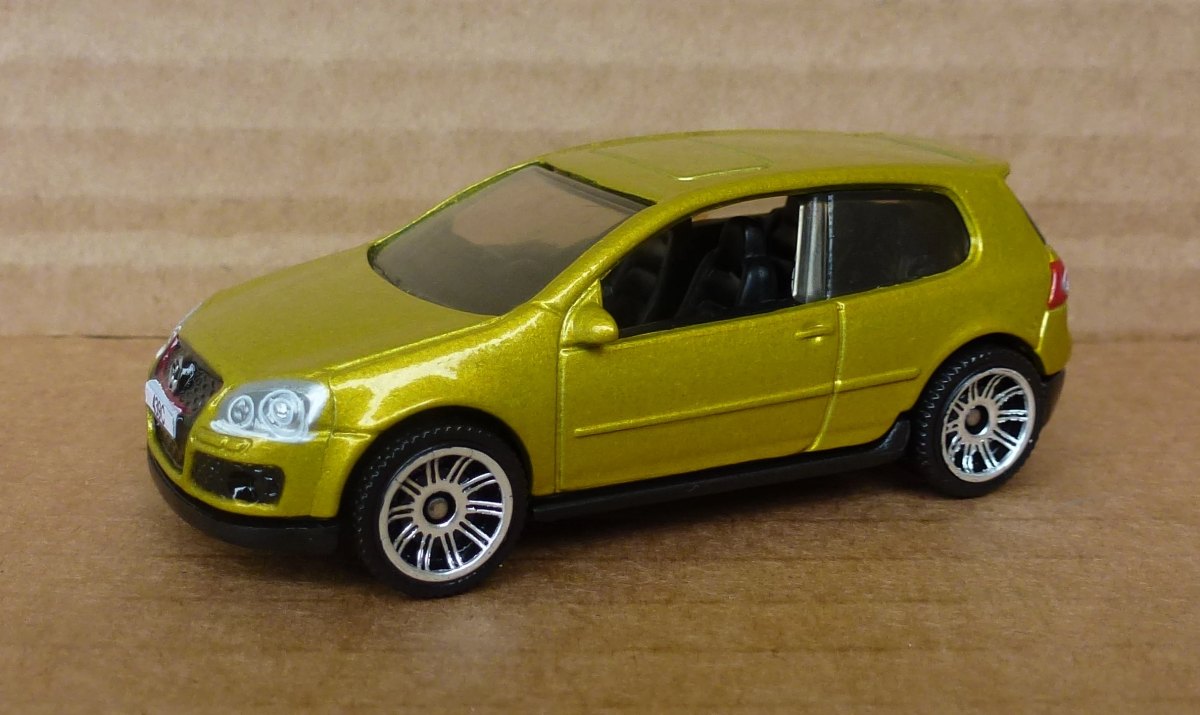Hot Wheels Golf V GTI(Recolor)