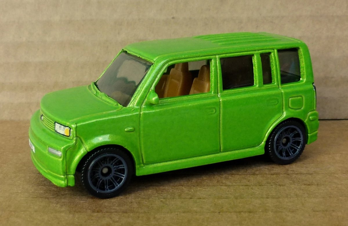 Hot Wheels Scion xB(Recolor)