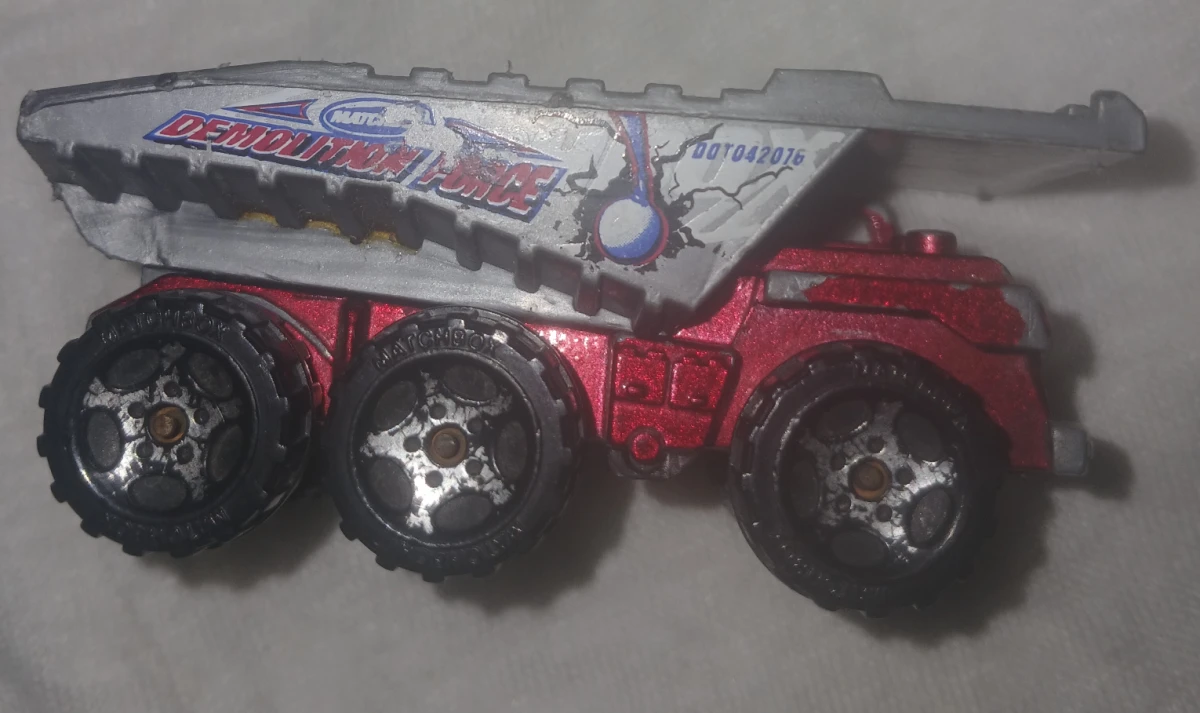 2002 Dump Truck Red: No Package: Image 2