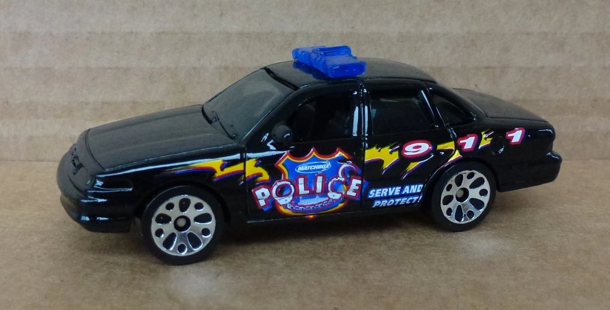 Hot Wheels 1997 Ford Crown Victoria Police Car