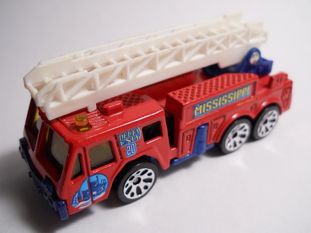Hot Wheels Extending-Ladder Fire Truck