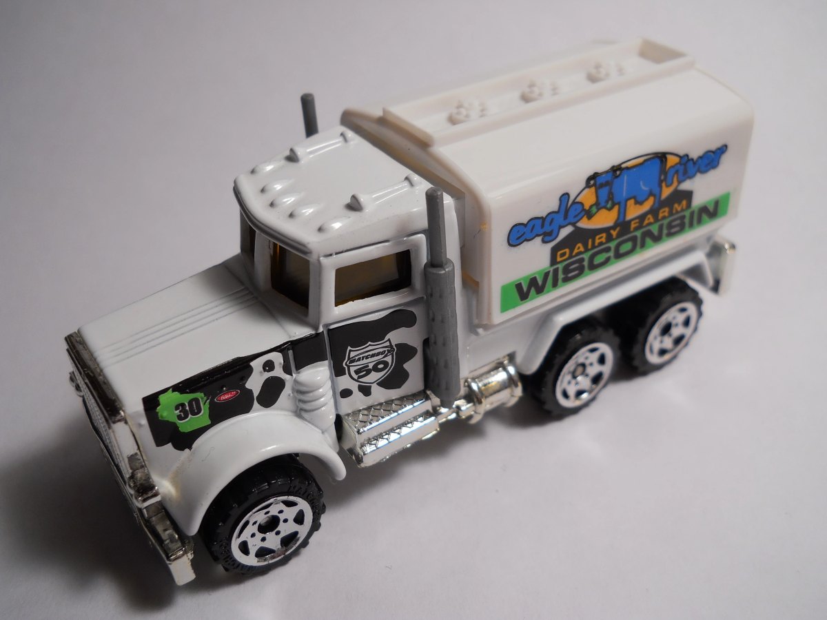 Hot Wheels Peterbilt Tanker