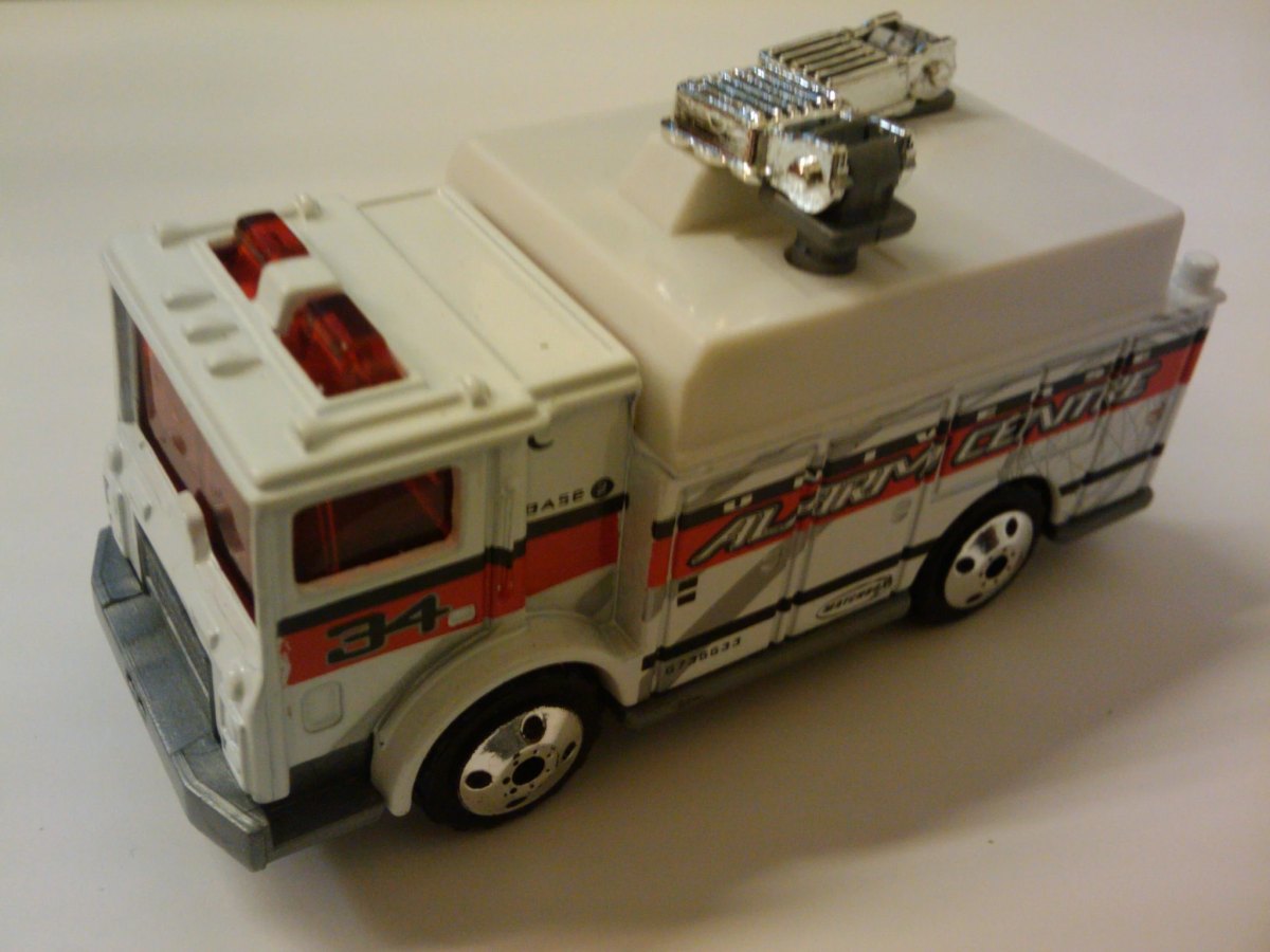 Hot Wheels Mack Auxiliary Power Truck