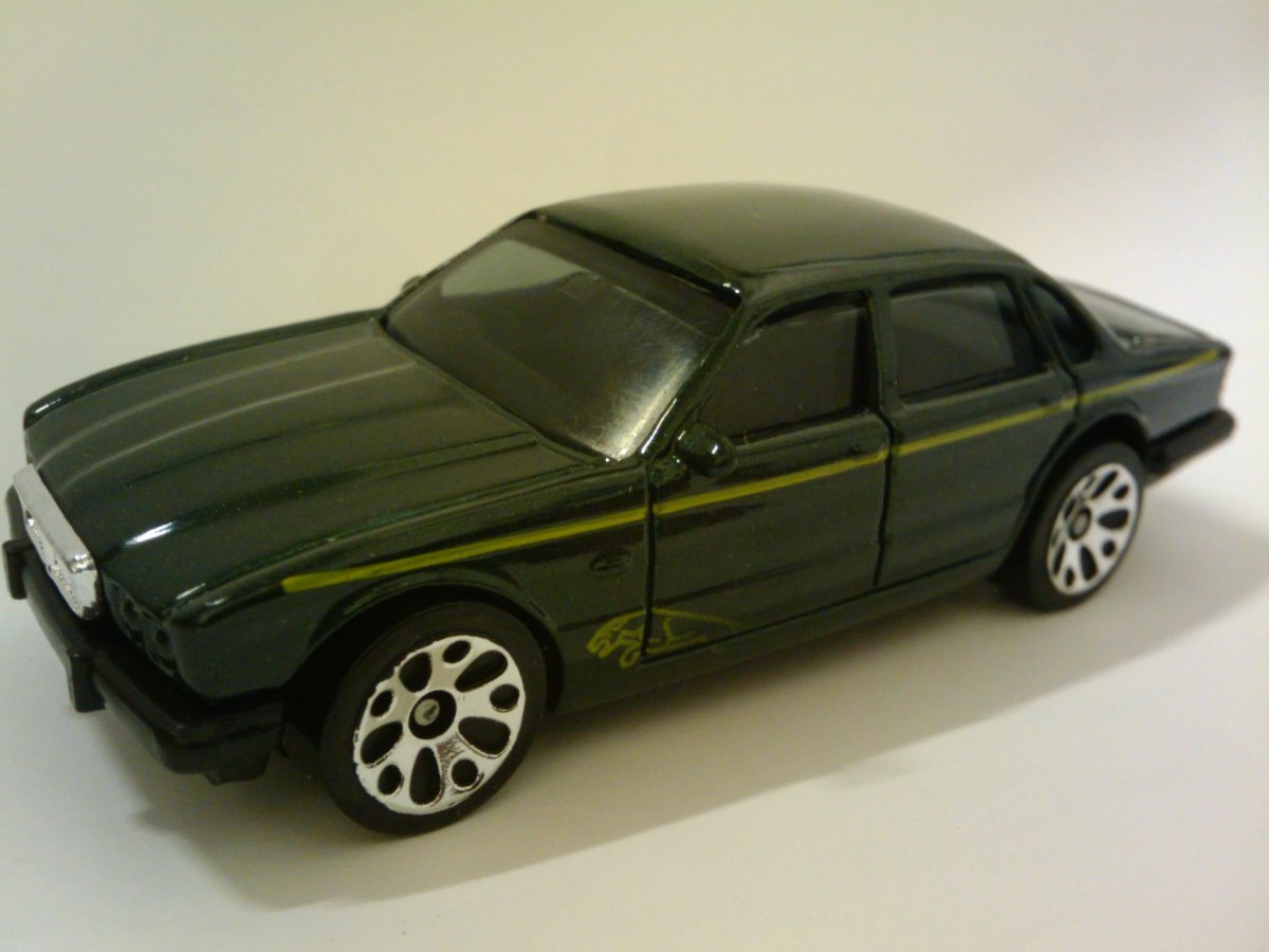 Hot Wheels Jaguar XJ6