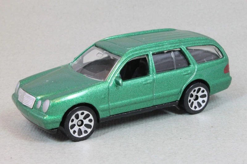 Hot Wheels Mercedes-Benz E 430 Wagon