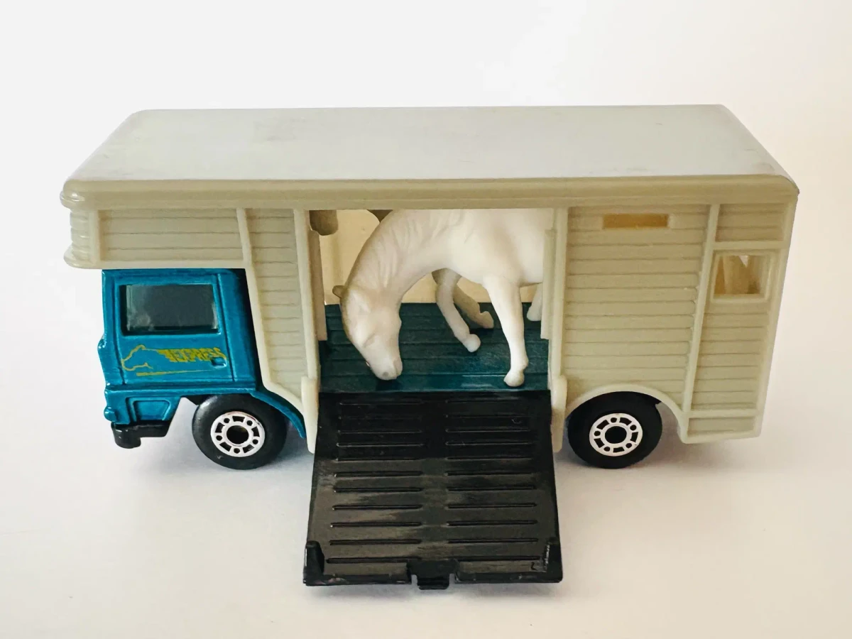 1999 Horse Box Teal: No Package: Image 2