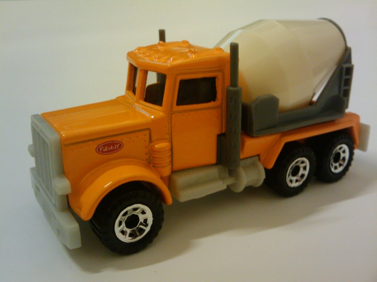 Hot Wheels Peterbilt (Cement Mixer)
