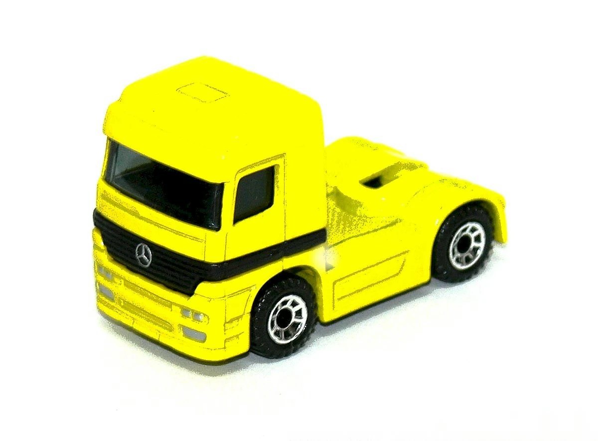 Hot Wheels Mercedes-Benz Actros 1857