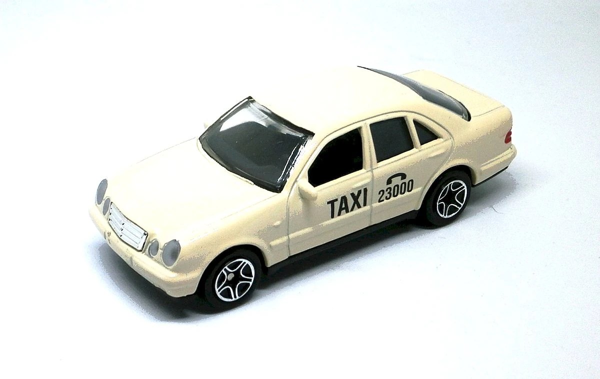 Hot Wheels Mercedes-Benz E-Class