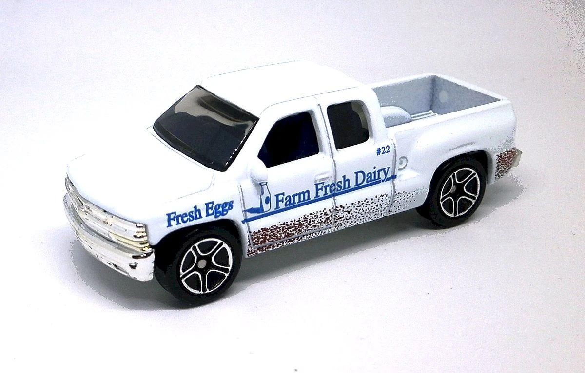 Hot Wheels ’99 Chevy Silverado Pickup
