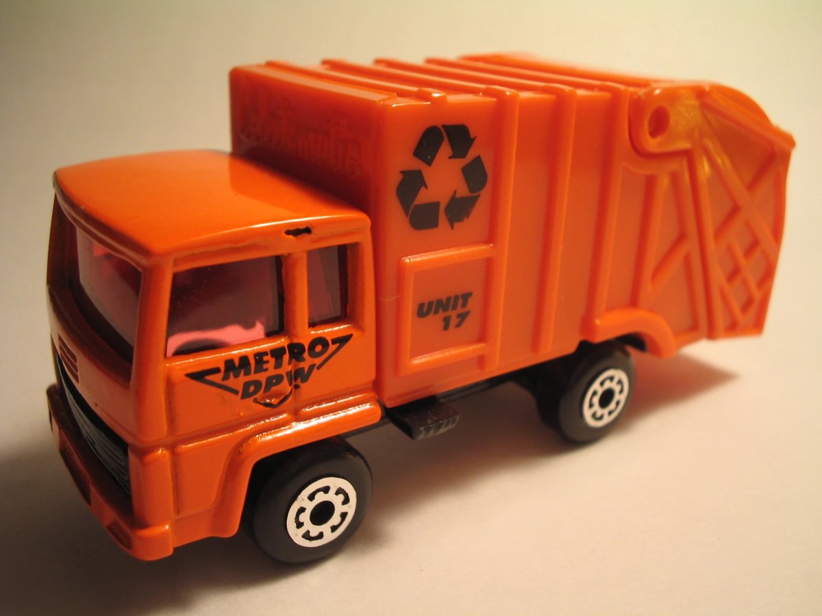 Hot Wheels Refuse Truck