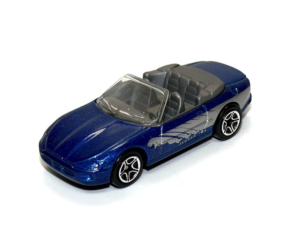 Hot Wheels 97 Jaguar XK-8