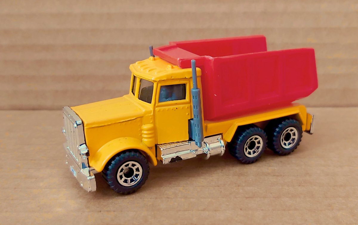 Hot Wheels Peterbilt Dump Truck
