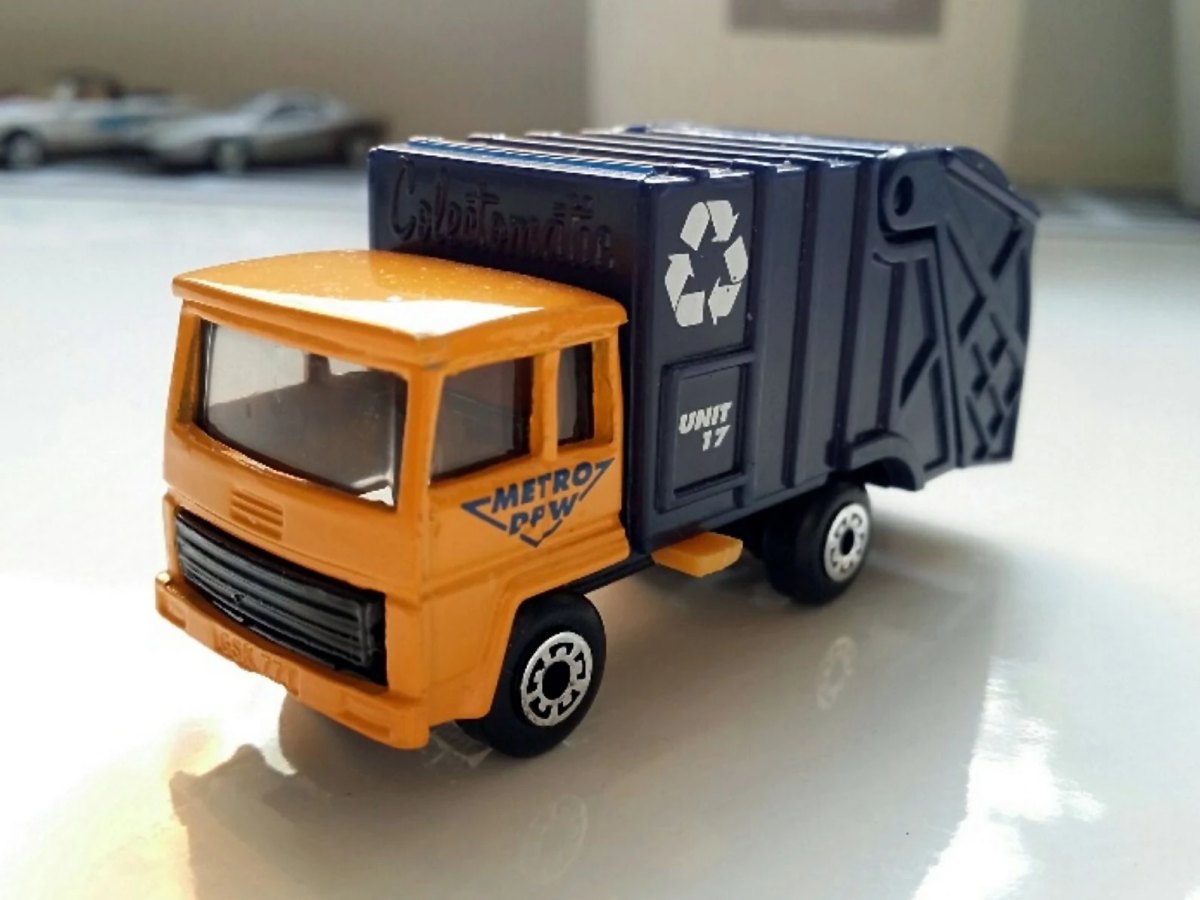Hot Wheels Refuse Truck