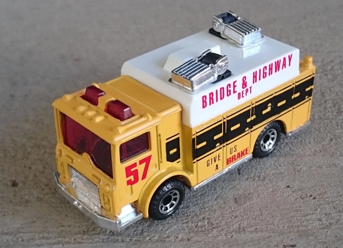 Hot Wheels Mack Auxiliary Power Truck