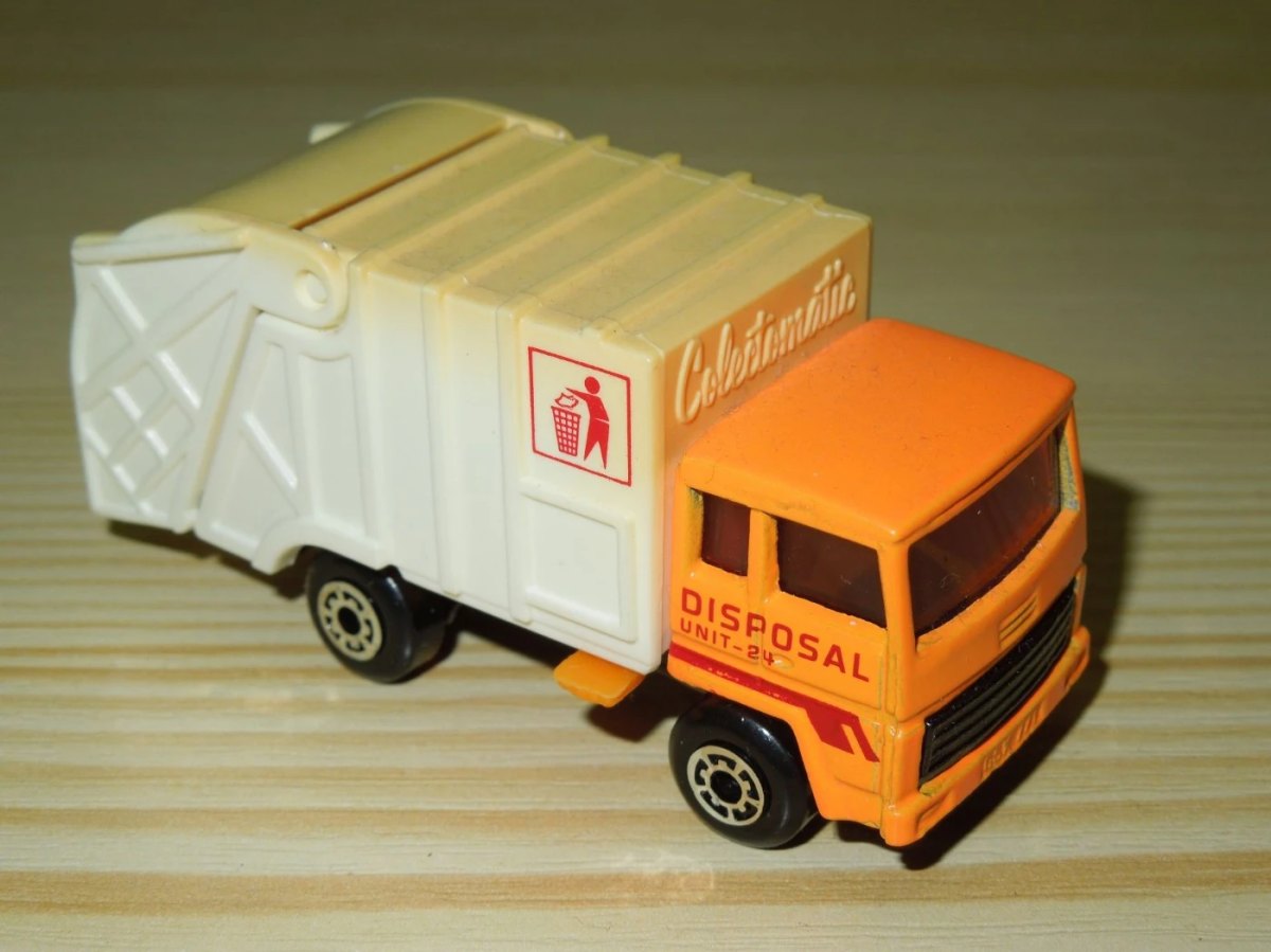 Hot Wheels Refuse Truck