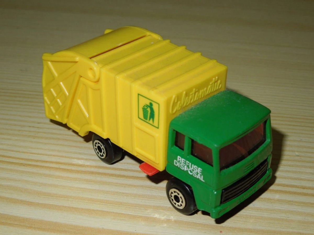 Hot Wheels Refuse Truck