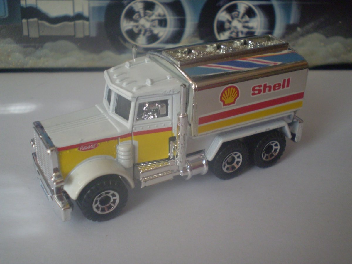 Hot Wheels Peterbilt Tanker