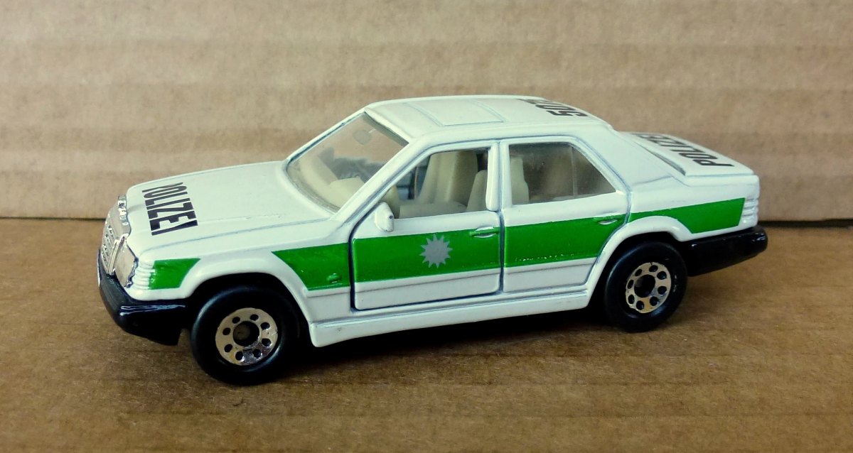Hot Wheels Mercedes-Benz 300E