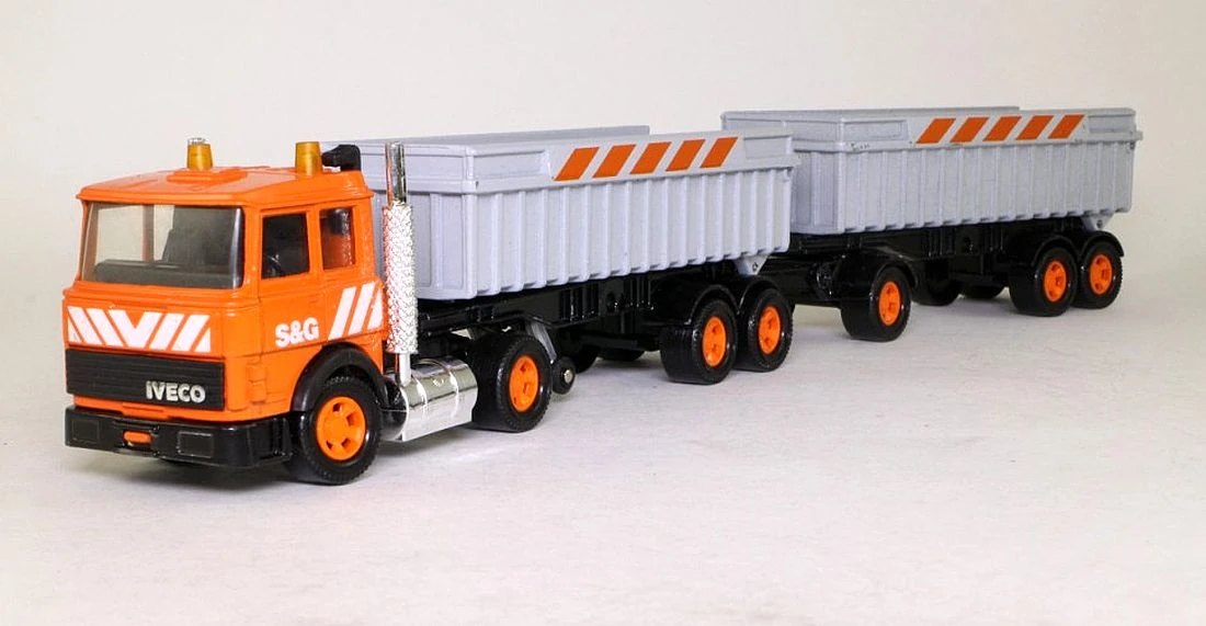 Hot Wheels Iveco Tipper