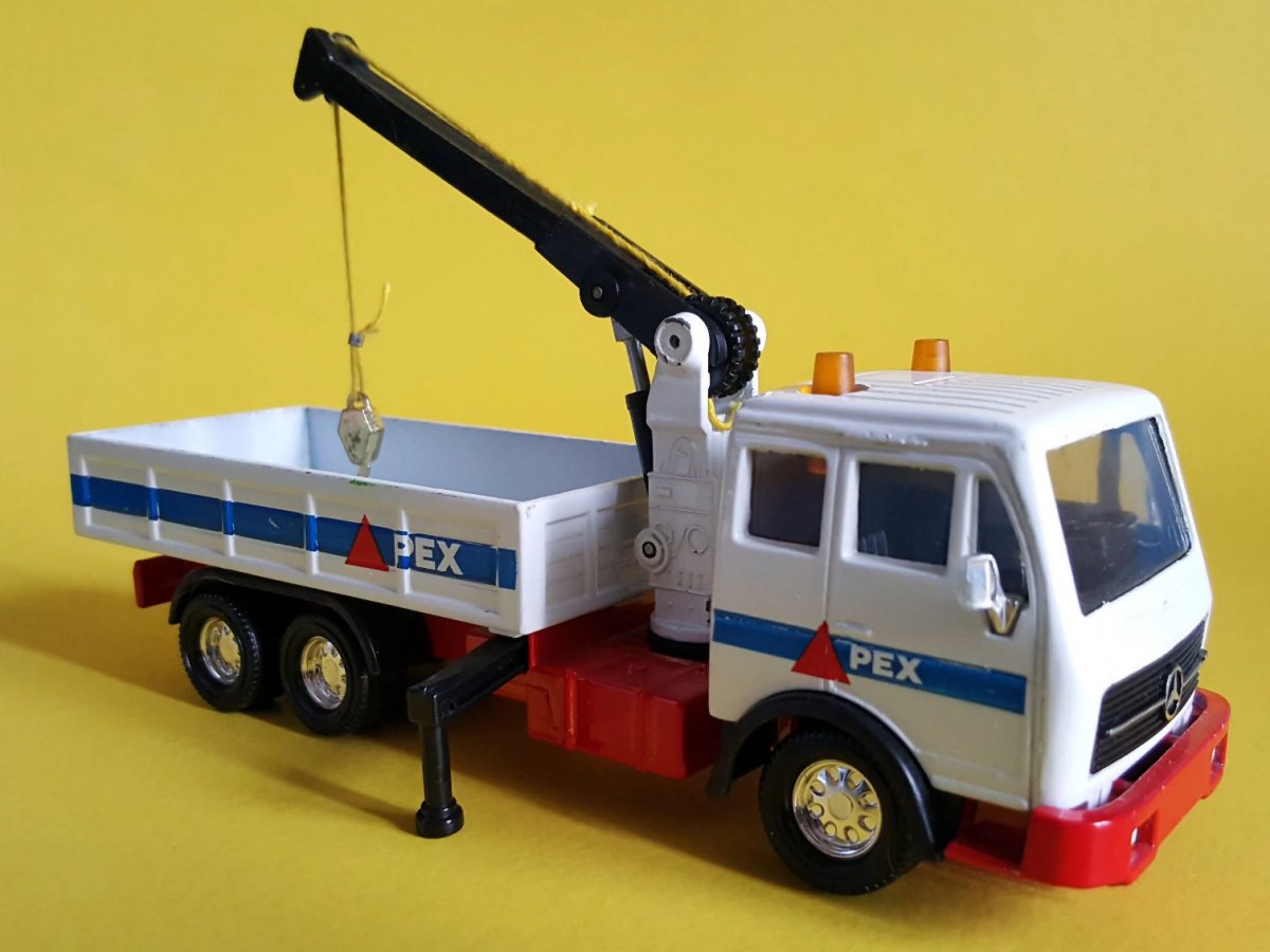 Hot Wheels Crane Truck