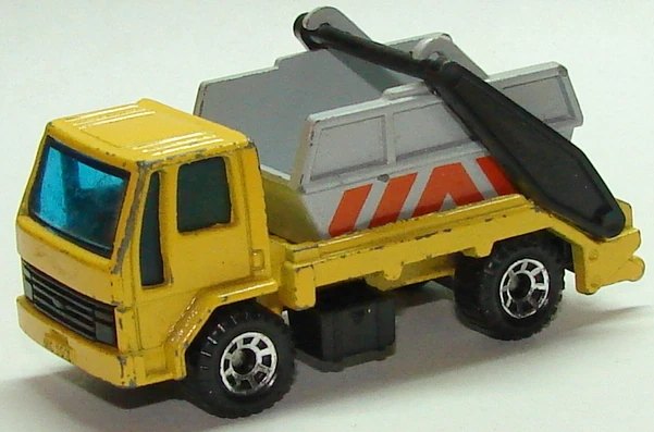 Hot Wheels Ford Cargo Skip Truck