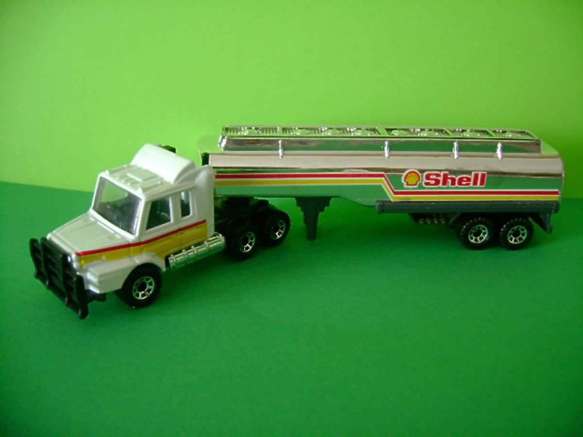 Hot Wheels Scania T142 Petrol Tanker