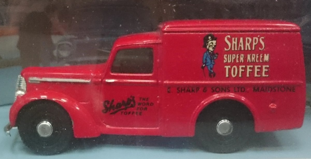 Hot Wheels Commer 8 cwt Van 1948