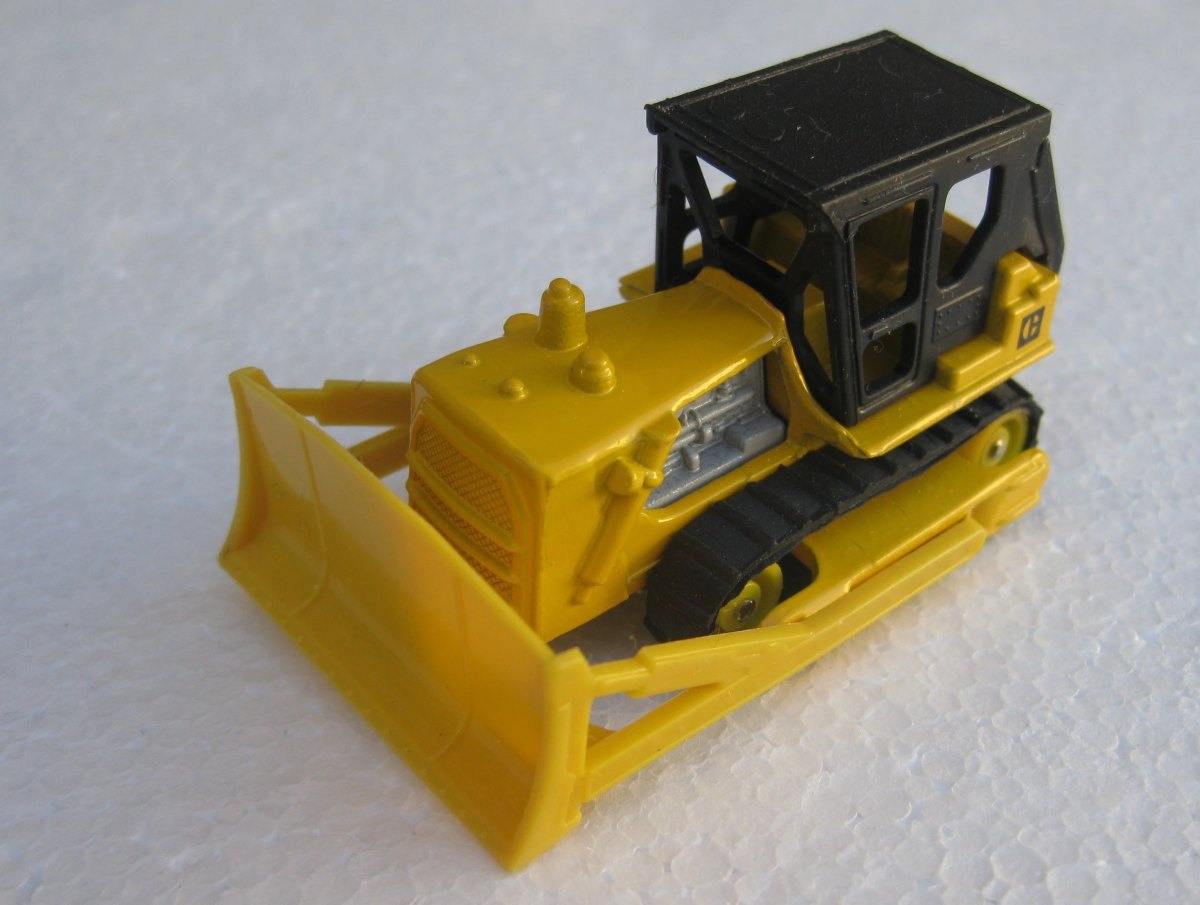 Hot Wheels Caterpillar D9 Tractor
