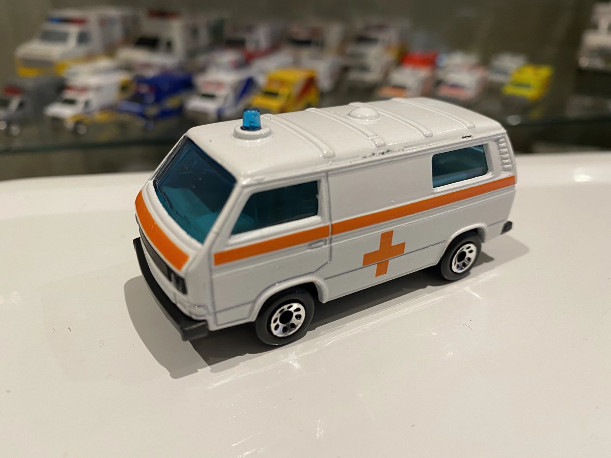 Hot Wheels Volkswagen Transporter Ambulance