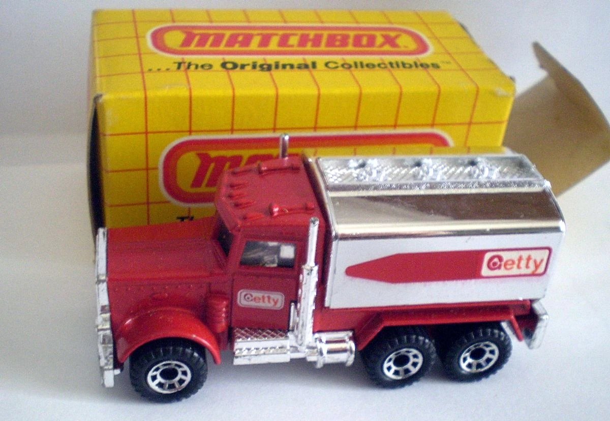 Hot Wheels Peterbilt Tanker