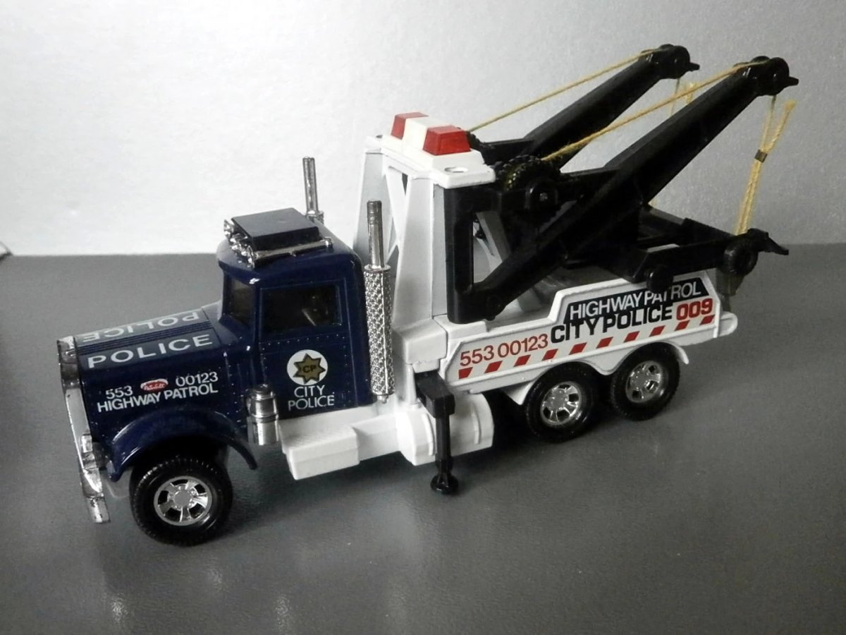Hot Wheels Peterbilt Wrecker