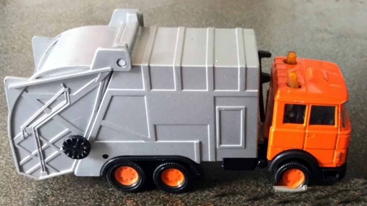 Hot Wheels Refuse Truck