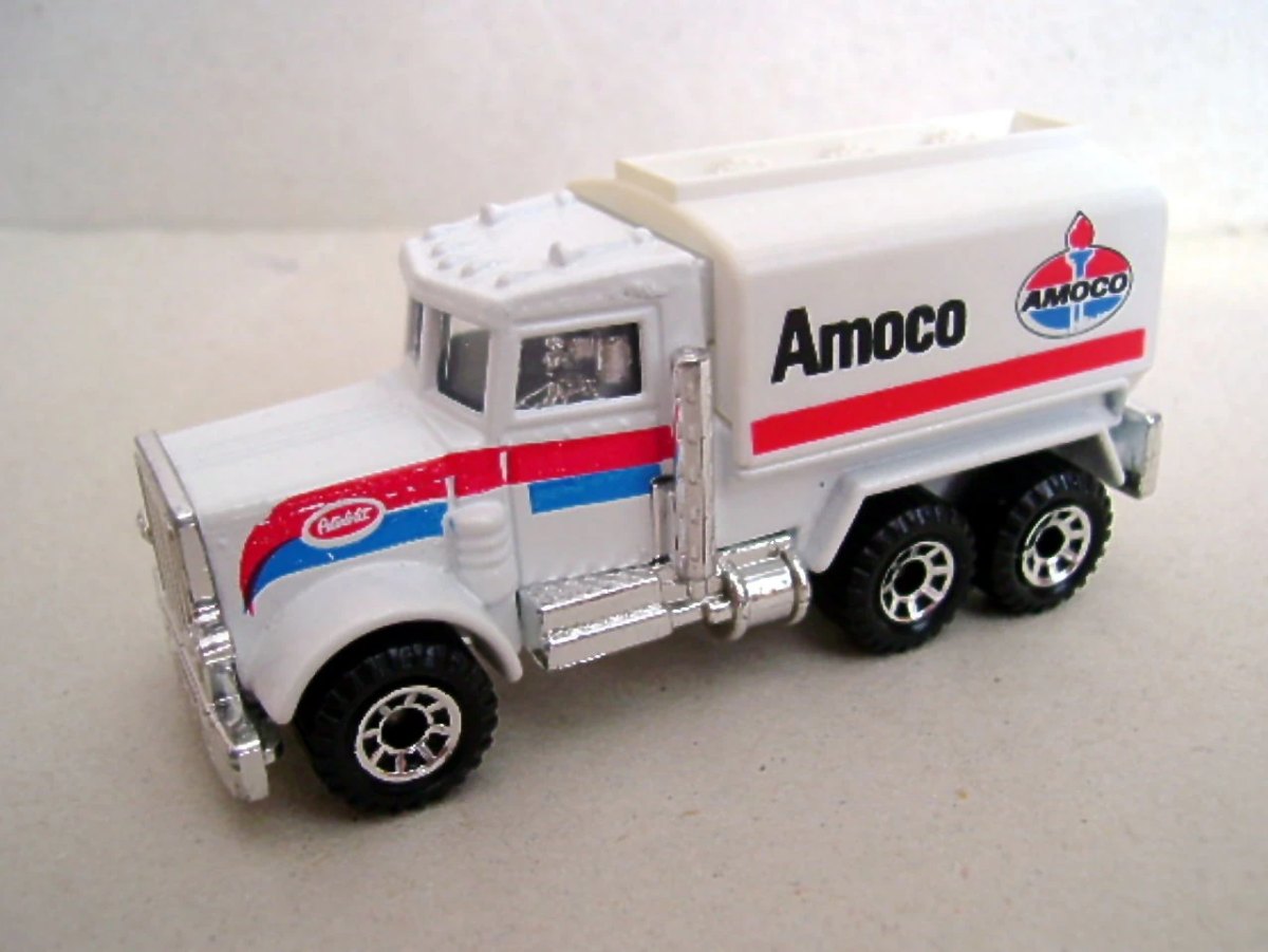 Hot Wheels Peterbilt Tanker