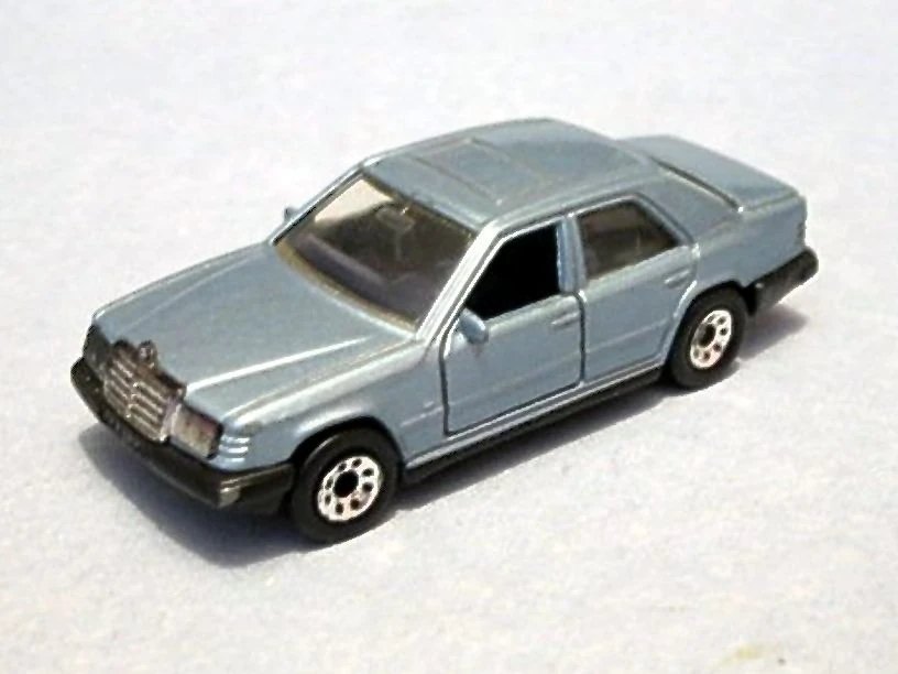 Hot Wheels Mercedes-Benz 300E