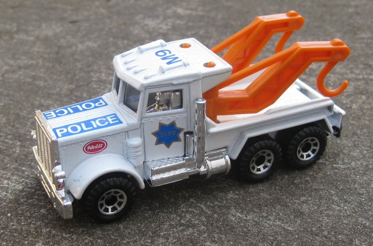 Hot Wheels Peterbilt Wreck Truck